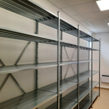 Konfigurálható fém polcos állvány